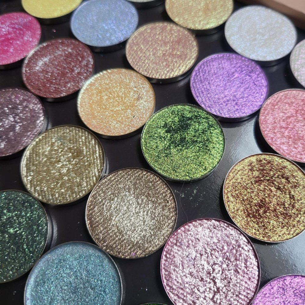Devinah Cosmetics Single Eyeshadow Bundle of 39 Singles! - Picture 2 of 5